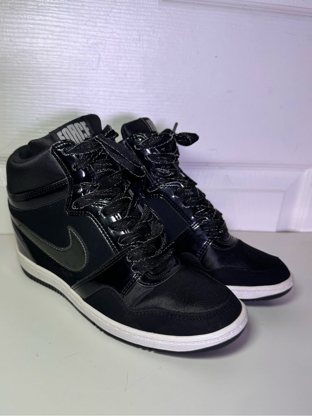 Nike Women’s Force Sky High Wedge Sneakers Black Patent 629746-001 Size 8.5